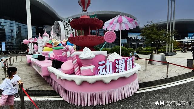 走进武汉国博中心，领略花车魅力