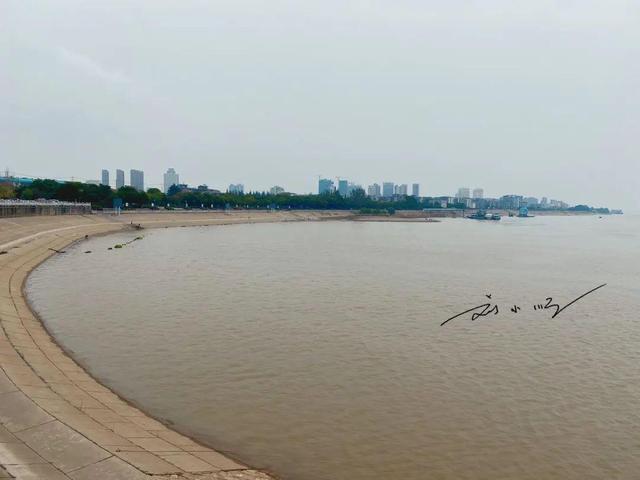 湖北荆州这个公园“好奇怪”：明明已属沙市区，却仍写成沙市市？