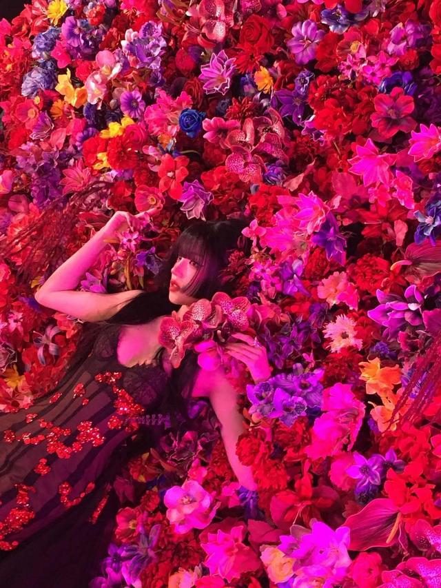 宋雨琦 内娱顶级身材，胸腰比太逆天，抹胸造型性感妖娆太火辣！