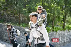 泰山“陪爬”小伙：五一假期赚了几千元，4月收入过万图片