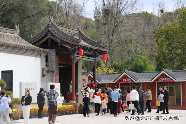 喜迎双节｜娄烦高君宇故居纪念馆红旅文化节精彩纷呈，游客乐享假日好时光