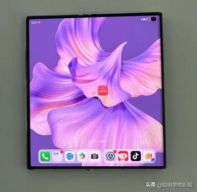 曝折叠屏iPhone共4颗摄像头：会配备一颗2400万像素屏下摄像头