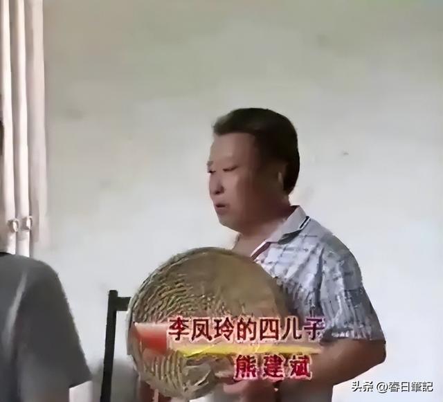 湖南55岁巨婴女子，因长相漂亮没上过一天班，啃完三任丈夫啃老母