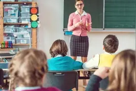 搞懂教师调动规则：同县区易、跨区域难，选对路径不丢编制稳发展图片