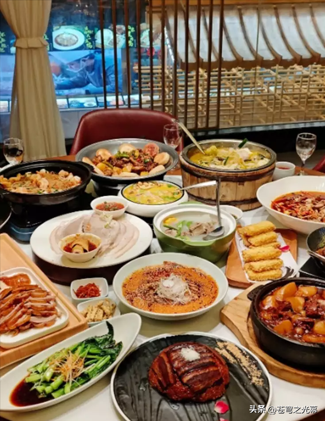 第一批免签来华的外国人，吃了中国大餐，回国已经吃不下白人饭了