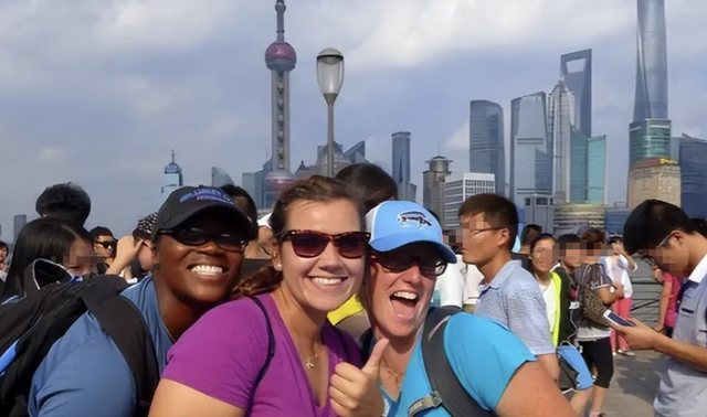 太意外！大量海外游客涌入中国，打着旅游“幌子”，实则另有目的