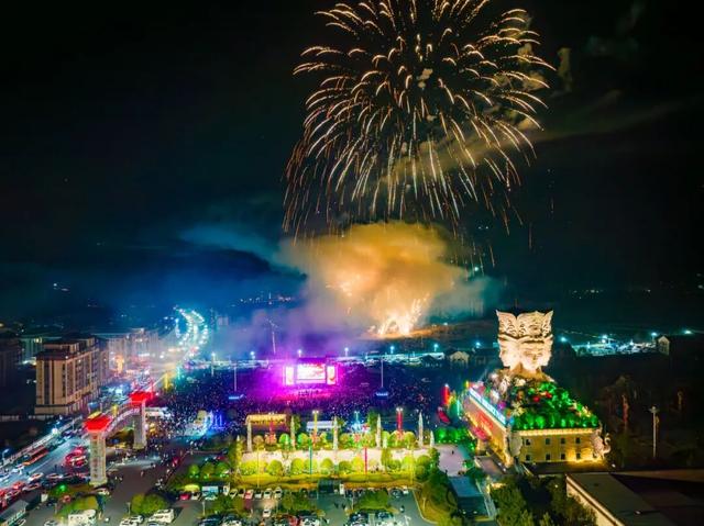 明日开票！四大摇滚乐队陪你跨年，超值席位锁定明月山跨年狂欢音乐夜！