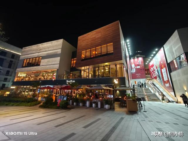 上海GateM西岸梦中心，为开封滨湖商业提供了湖畔松弛感的参考