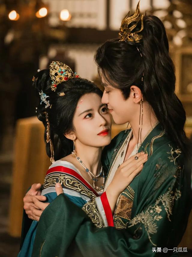 短剧女演员中最近又杀出匹黑马，这绝对是我看过短剧里最权威的脸