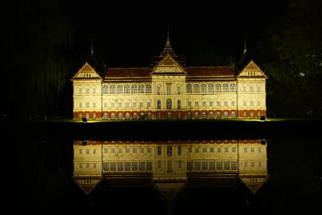 白天环游世界+夜晚解锁非遗彩灯，享受双重浪漫！