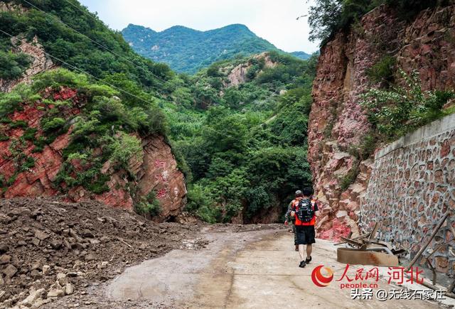 人民直击｜两条腿，蹚出一条“生命之路”