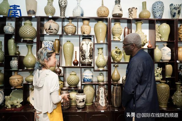 驻华外交官走进陈炉古镇 感受千年窑火的传承魅力