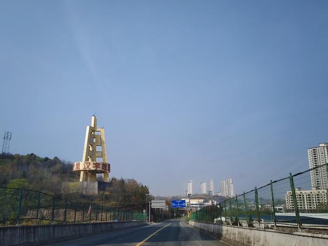 南行漫记：从卢氏走陕西S101红叶大道到南五台服务区露营