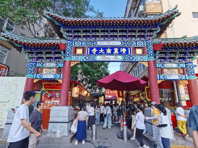 与众不同的天津，去津门故里泡相声茶馆，到狮子林桥看大爷跳水