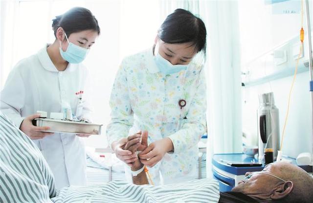 月薪8000留不住人，牧民靠万亩草场维生，新疆的上限下限超乎想象