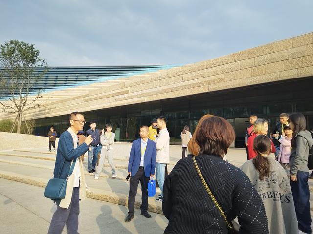 54岁丧偶女人不找男人，四处流浪真的好吗？