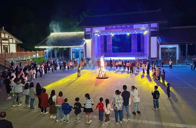 广元不远 周末优选 | 人生一定要有一个夏天，属于月坝！