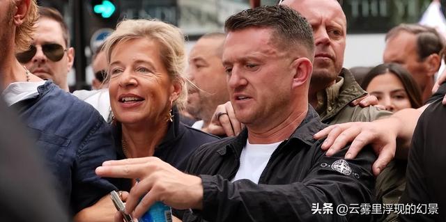 政治仇杀开启民间化，保守派烈士之死	，或成英美社会分裂临界点