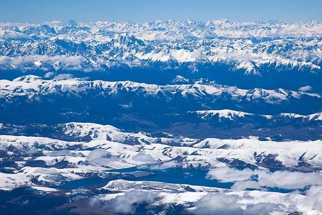 跟着国道214寻宝藏：拐进66公里，遇见西藏最治愈的湖