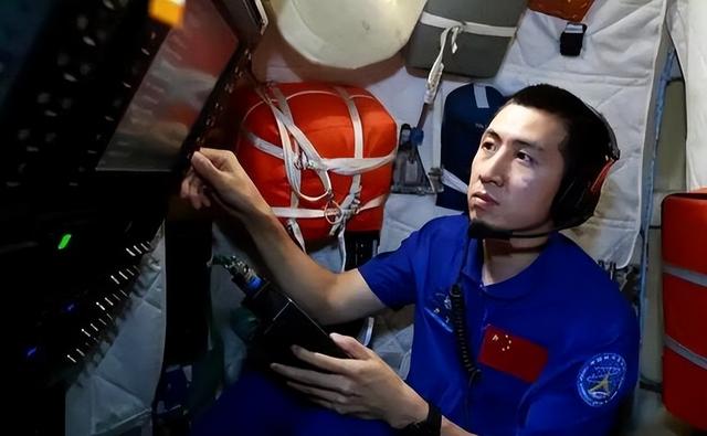 神舟二十一号成功发射！美国封锁失败，中国2030年前实现载人登月