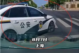 女司机上海街头遭警车逼停，委屈大哭引发热议：到底犯了什么错？图片