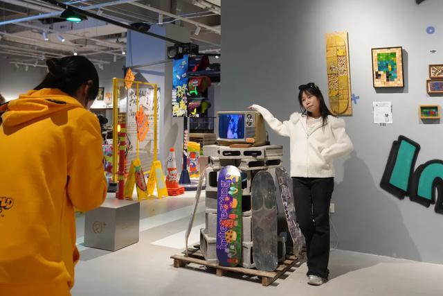 免费!藏在石景山首钢园的街头文化艺术展,超全逛展攻略来了→