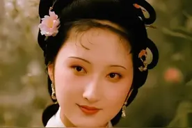 王熙凤风韵苗条，平儿清俊温和，两大佳人相拥，为何还拴不住贾琏图片