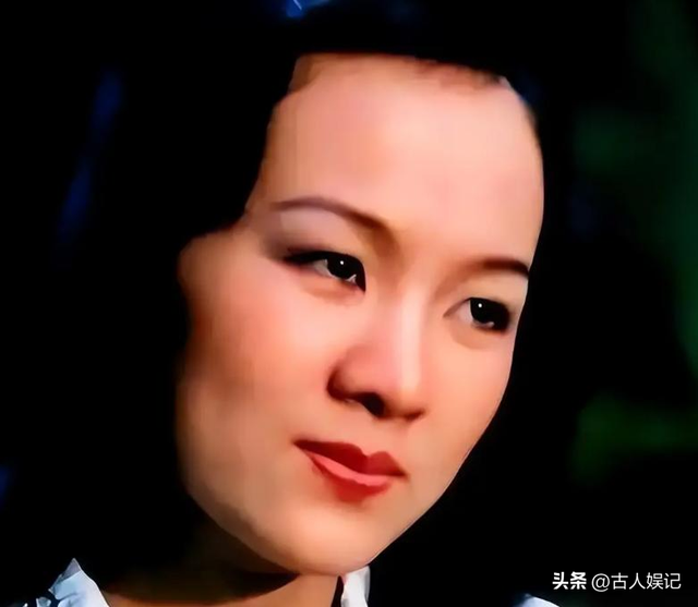 屡次登上春晚走红的郑绪岚，远嫁美国丢了事业，如今她现况如何