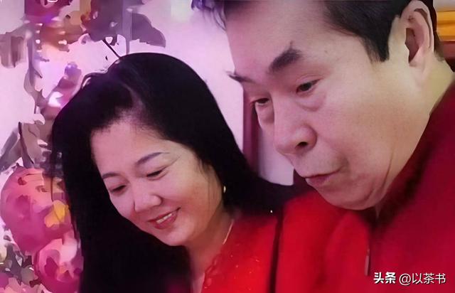 77岁何庆魁自爆已再婚：去年领证妻子比他年轻，直言需要被照顾