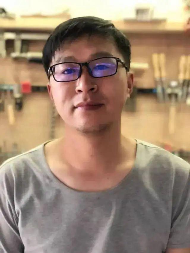 烧4台电机刷6张卡！云南大叔废铁堆造车，292万粉丝见证奇迹