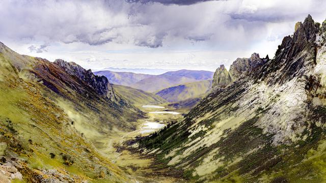 神山石骨、嶙峋万仞，川西梦幻之地