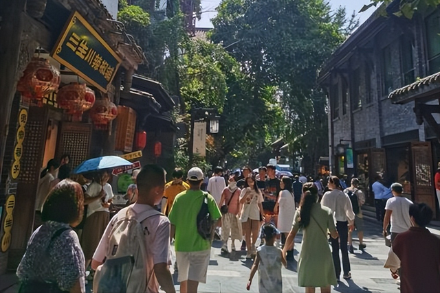 原住民搬走后，没了烟火气的古镇，还能叫古镇吗？