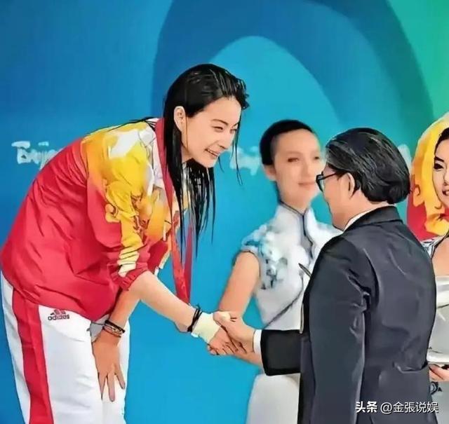 霍震霆没想到，44岁儿媳郭晶晶再次官宣喜讯，让整个阔太圈沉默了