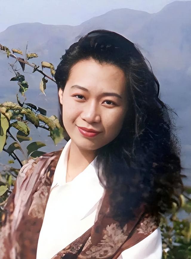 身价过百亿，坐拥北京一条街，出门私人飞机，京圈富婆都有谁？