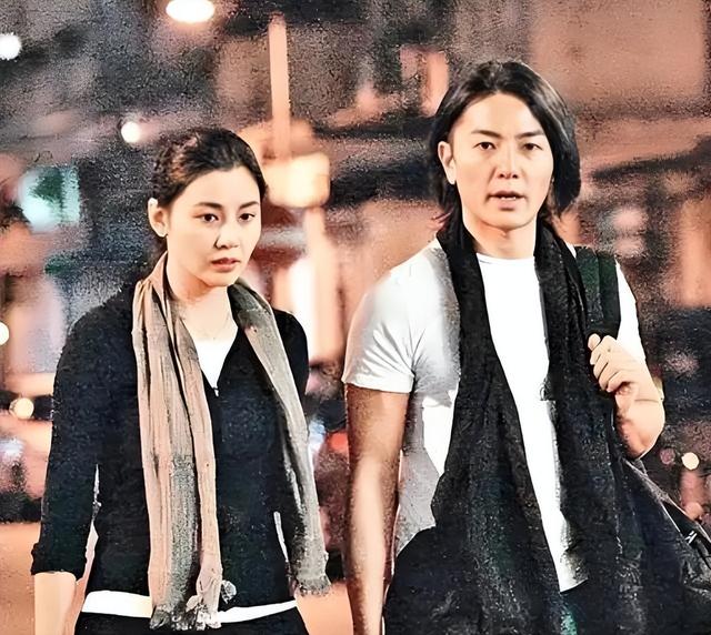 21岁拍三级，30岁被出轨，38岁嫁大佬，如今52岁没孩子也被宠成宝