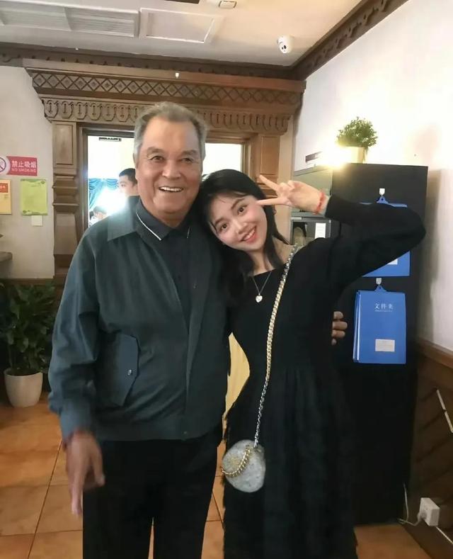 2022年，林豆豆和哥哥林汉雄，以及林氏小公主，难得一见的家庭照