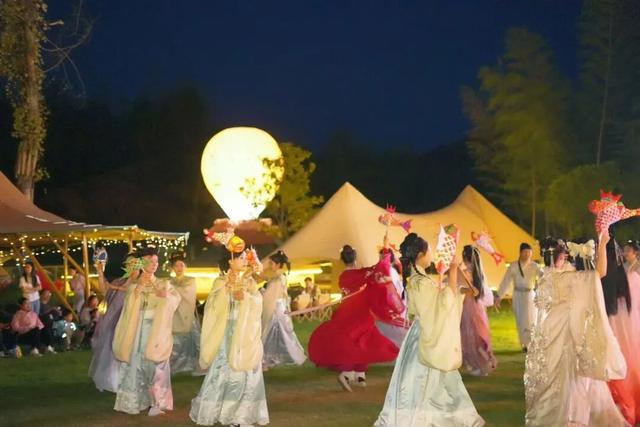 喜报!大灵山旅游度假区荣获“2025年度皖美消费”优秀场景! | 皖美冬日 | 第十五届安徽国际文化旅游节