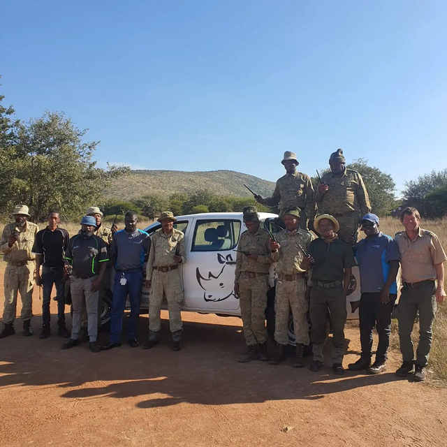 被锁暗室6年：剃毛穿丝袜当玩物，惨状撕开人类伪善面具