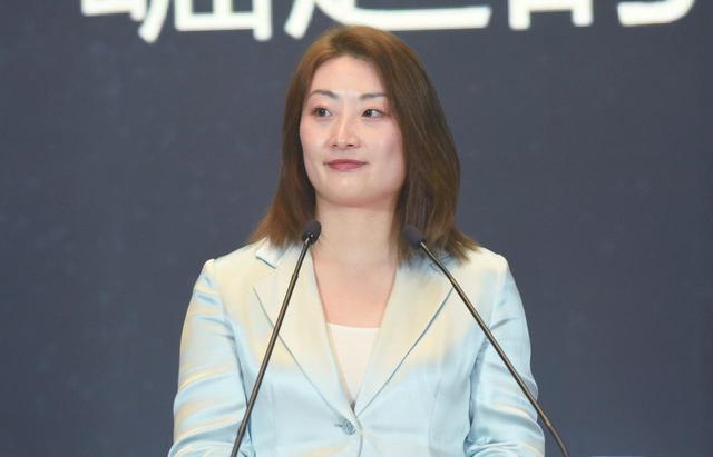 被骂后杜建英同学再发声：我不支持小三，希望宗馥莉不要树敌太多