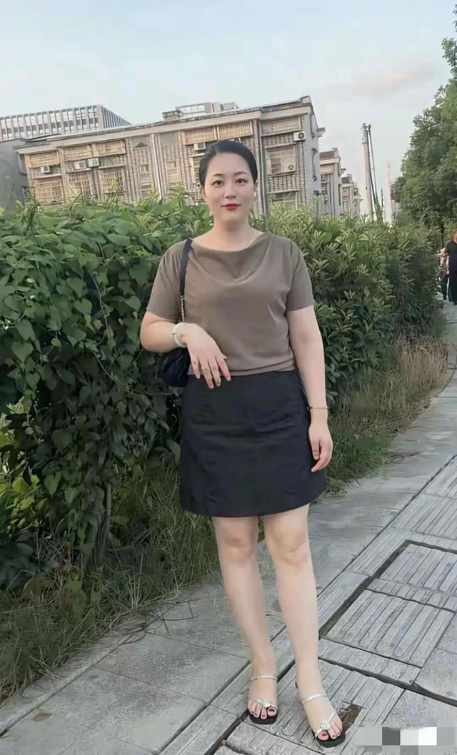 她这大身板,绝代风华,这就是顶级成熟女性的魅力 微胖女人天花板