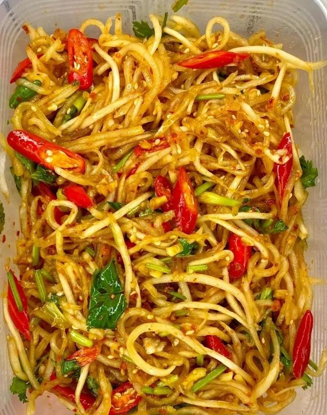 “冬天萝卜赛人参”，多吃一清热解毒，二健胃消食，三止咳化痰