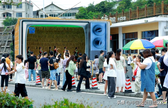 贵州高速服务区变身非遗文化展馆 旅客边休息边感受传统文化魅力