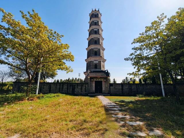 在勒北，偷一日闲，新旧交织引客来