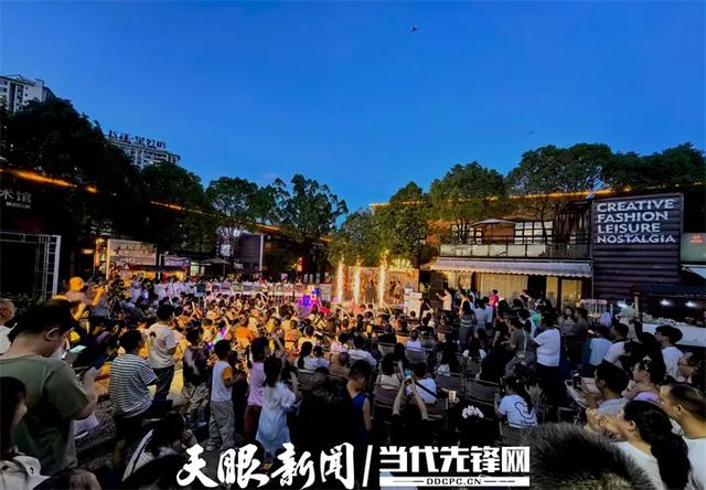 老厂房里飘出咖啡香，遵义1964创意园成城市新客厅