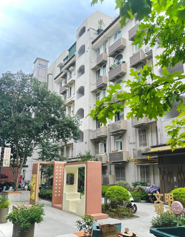 拆迁全面叫停？满24年房龄的老小区，一律按新规处理！业主迎利好