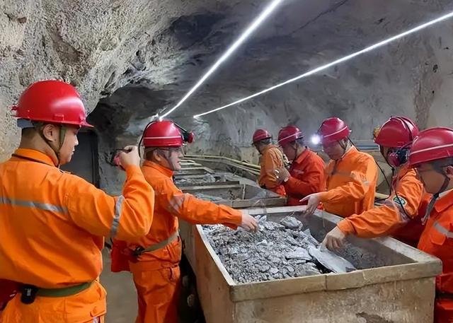 澳洲花重金挖走中国稀土团队，结果发现中国早留了三张底牌