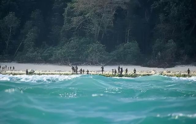 与世隔绝6万年的原始部落，仍处于石器时代，与人类没有生殖隔离