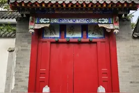 老话“是尊是贵看大门，是贫是富看新坟”，啥意思？为什么这么说图片