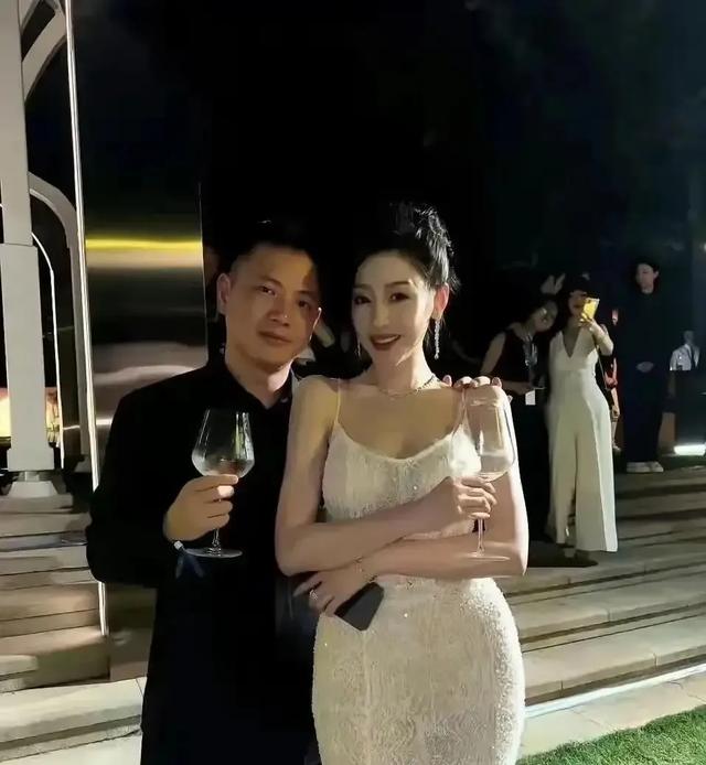 张天爱的胯，堪称 “胯中一绝”，完美腰臀比的奥秘全在这！