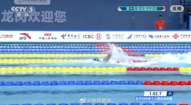 《13岁小孩姐杀疯了！全运会泳池上演"奥特曼打怪兽"名场面》